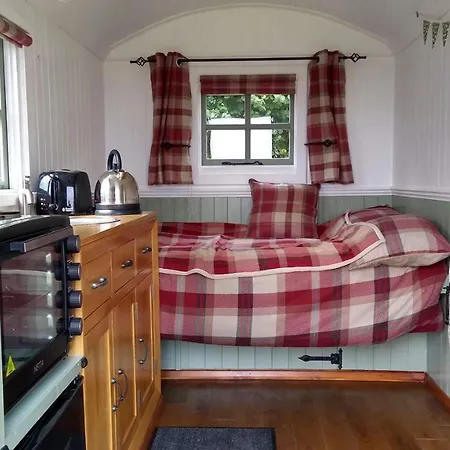 Shepherd'S Lodge - Shepherd'S Hut With Devon Views For Up To Two People And One Smaller Dog Wrangaton Exterior photo