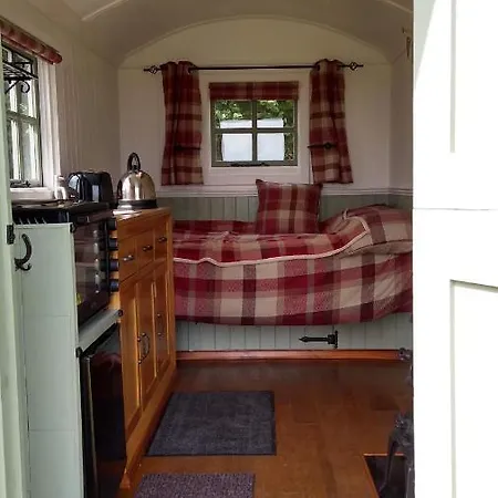 Shepherd'S Lodge - Shepherd'S Hut With Devon Views For Up To Two People And One Smaller Dog Wrangaton Exterior photo